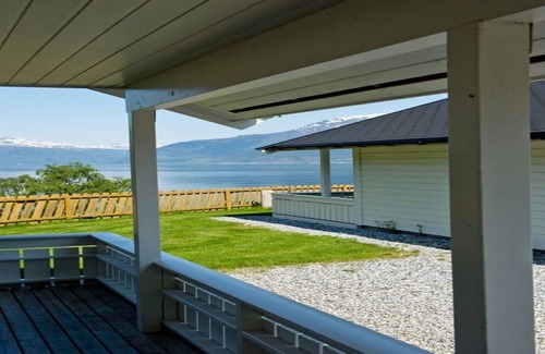 Kinsarvik House | Holiday home in Kinsarvik with sea view