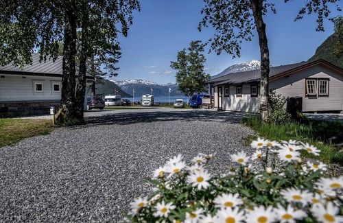 Kinsarvik House | Holiday home in Kinsarvik with sea view