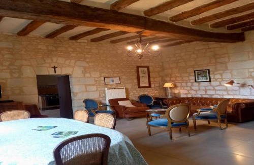 Lerne House | Holiday Home in Lerné with Garden