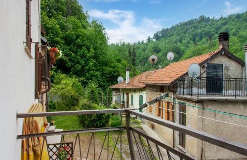 Calizzano House | Holiday Home in Liguria near Barbottina Forest
