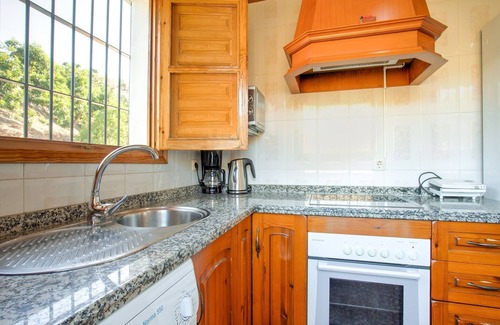 Canillas de Aceituno House | Holiday Home in Malaga with Pool