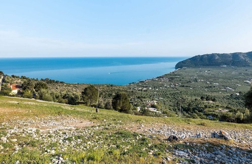 Mattinata House | Holiday Home in Mattinata with Pool, Tennis Court & Bikes