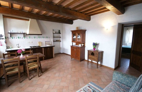 Montone House | Holiday Home in Montone with Pool & Terrace