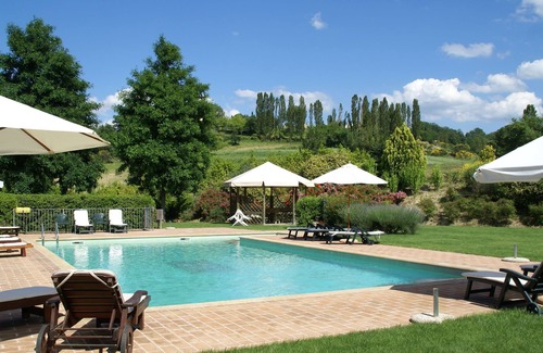 Montone House | Holiday Home in Montone with Pool & Terrace