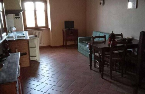 Montone House | Holiday Home in Montone with Pool
