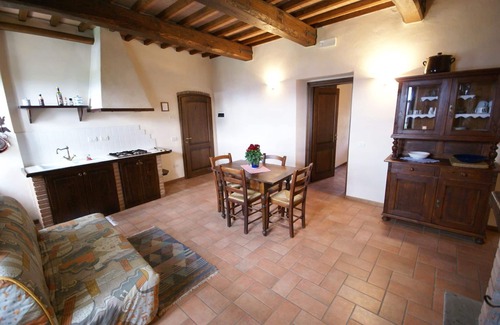 Montone House | Holiday Home in Montone with Pool & Garden