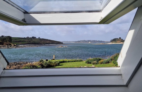 Plougasnou House | Holiday Home in Plougasnou with Sea Views
