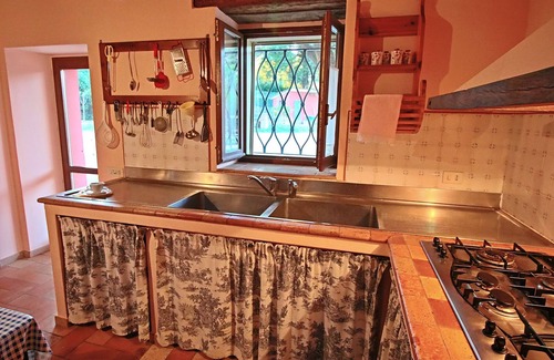 Serrungarina House | Holiday home in Serrungarina near the lake