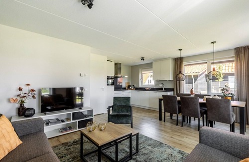 Scherpenisse House | Holiday Home in Scherpenisse near Oosterschelde