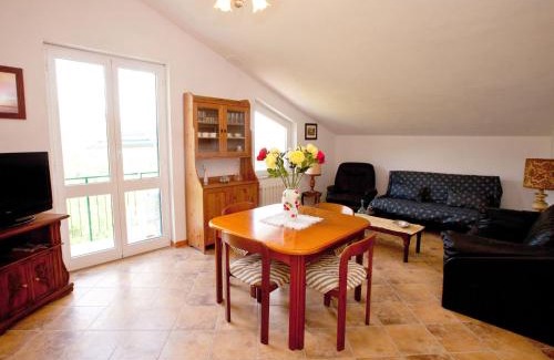 Sesta Godano House | Holiday Home in Sesta Godano near Lake