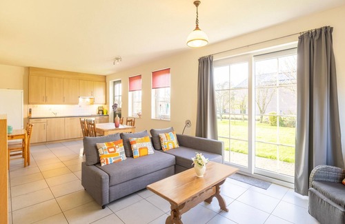 Sint Kruis House | Holiday home in Sint Kruis with a garden