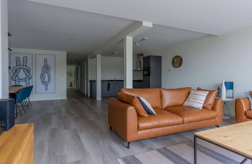 Offingawier House | Holiday Home in Sneek with Waterfront Jetty