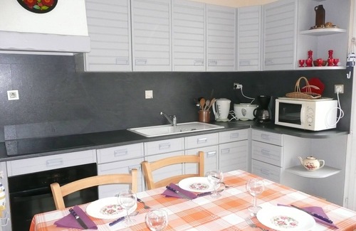 Ploudalmezeau House | Holiday Home in Treompan near Sandy Beaches