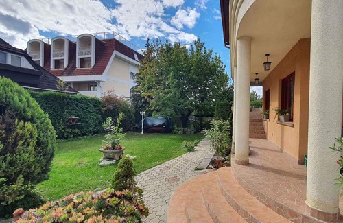 Keszthely House | Holiday home in the city center with garden and barbecue