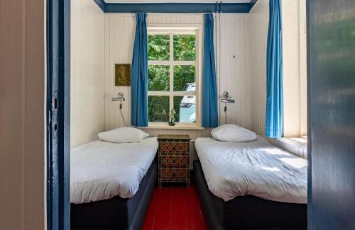 Breezand House | Holiday Home in Vrouwenpolder near Beach