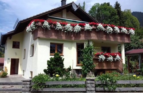 Burgberg Apartment | Holiday home in wonderful location with spacious terrace and nice views