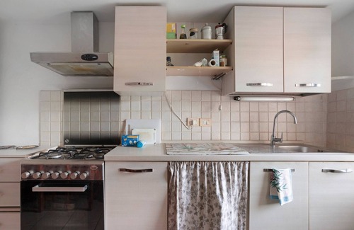 Castelnuovo Magra House | Holiday Home 'Casa Di Luciana' with Balcony and Wi-Fi