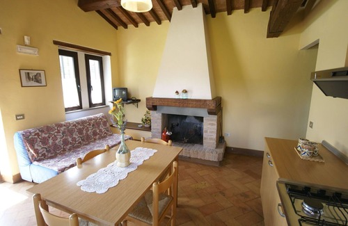 Fraccano House | Holiday Home in Città di Castello with Pool
