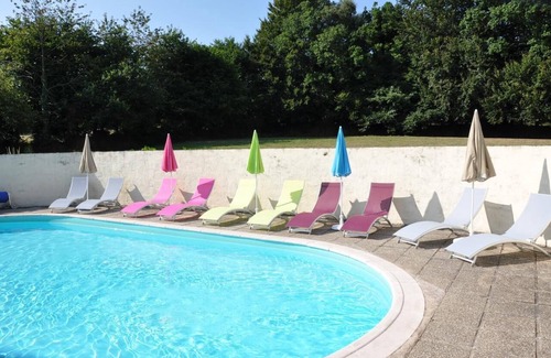 Ploerdut House | Holiday Home 'Jade - Gîtes De Kerlividic' with Shared Pool, Shared Garden and Wi-Fi