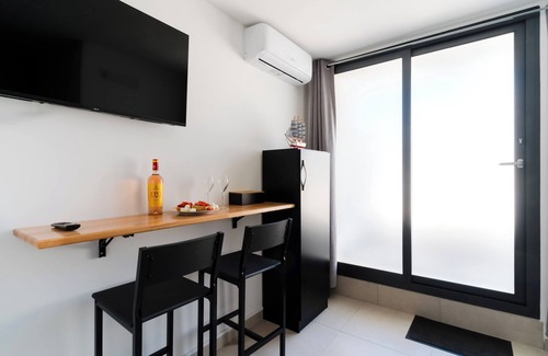 Boncore Apartment | Holiday Home 'Jox House 105' with Shared Pool, Wi-Fi and Air Conditioning