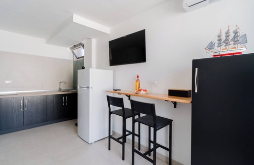 Boncore Apartment | Holiday Home 'Jox House 105' with Shared Pool, Wi-Fi and Air Conditioning