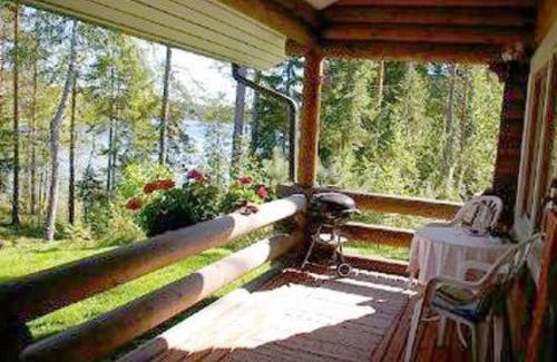 Aatola House | Holiday Home Kettupirtti by Interhome