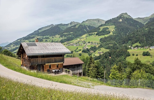 Raggal House | Holiday Home “Knusperhäuschen Höfen-Hüsle” with Mountain View