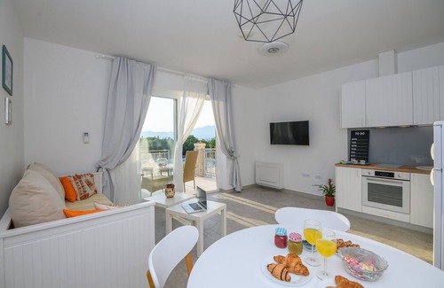Gruda House | Holiday Home Korda with a magnificent swimming pool
