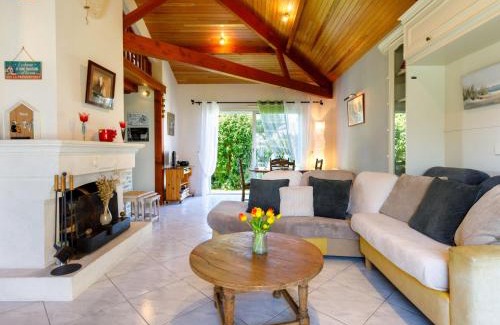 La Plaine-sur-Mer House | Holiday Home L'Oiseau Bleu by Interhome