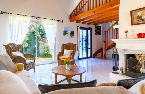 La Plaine-sur-Mer House | Holiday Home L'Oiseau Bleu by Interhome