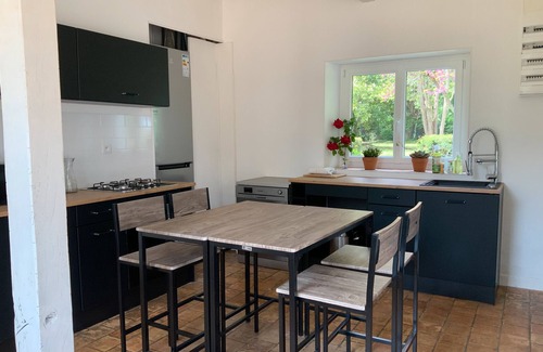 Parce-sur-Sarthe House | Holiday Home 'La Béchetière' with Private Pool, Private Terrace and Wi-Fi