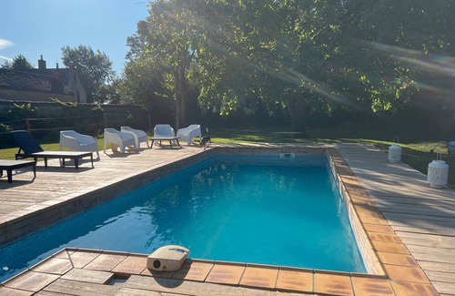 Parce-sur-Sarthe House | Holiday Home 'La Béchetière' with Private Pool, Private Terrace and Wi-Fi