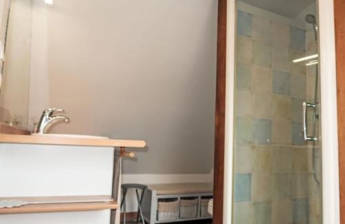 Saint-Jean-du-Doigt House | Holiday Home L'Hirondelle by Interhome