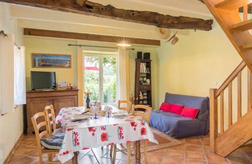Saint-Jean-du-Doigt House | Holiday Home L'Hirondelle by Interhome
