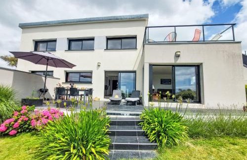 Saint-Nic House | Holiday Home L'Iroise by Interhome