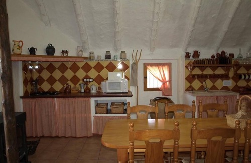 Deltebre House | Holiday Home 'La Barraca Den Salvador' with Private Terrace, Private Garden and Wi-Fi