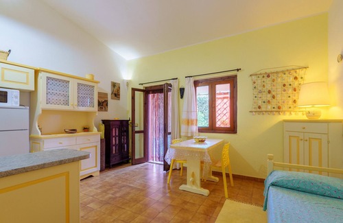 Rena Majore House | Holiday Home 'La Casa degli Oleandri' with Private Terrace