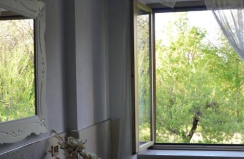 Collesanto House | Holiday Home 'La Casa Di Lupin A Perugia' with Shared Terrace and Wi-Fi