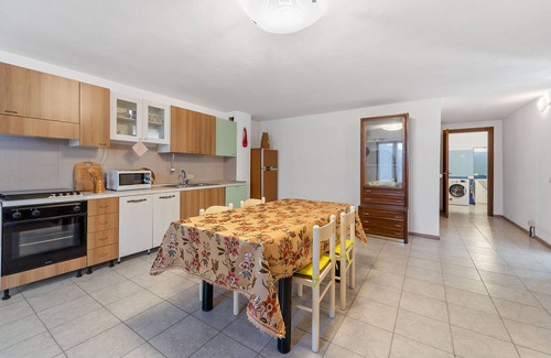 Tratalias House | Holiday Home 'La Casa Del Vento' with Shared Garden