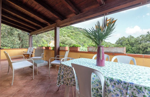 Alghero House | Holiday Home 'La Casa Nel Bosco' with Shared Pool, Wi-Fi and Air Conditioning