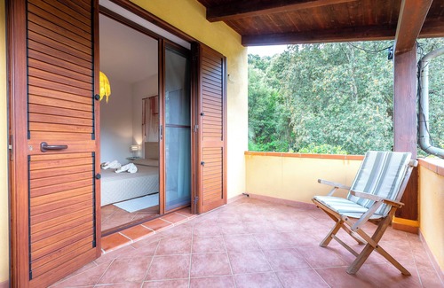 Alghero House | Holiday Home 'La Casa Nel Bosco' with Shared Pool, Wi-Fi and Air Conditioning