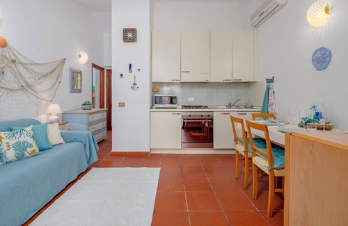 Palau House | Holiday Home 'La Casedda Di Nina' with Sea View, Private Terrace and Air Conditioning