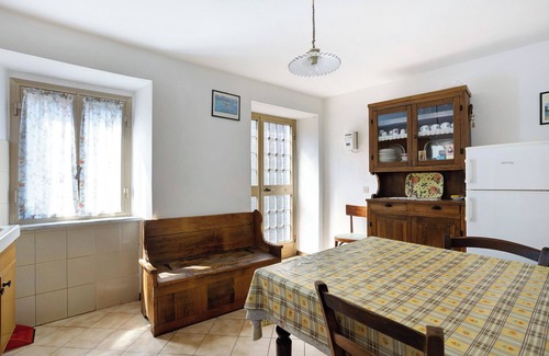 Mulazzo House | Holiday Home 'La Casina di Nella" with Mountain View, Shared Garden and Balcony