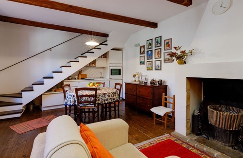 Laconi House | Holiday Home 'La Maisonette Casa Vacanze ' with Mountain View, Wi-Fi and Air Conditioning