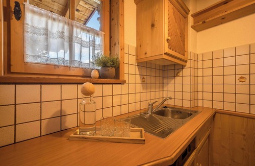 Lagundo House | Holiday Home “Lärchnhittl” with Mountain View, Wi-Fi, Balcony, Terrace & Garden