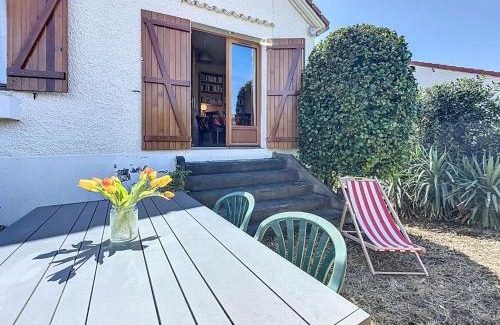 Tharon-Plage House | Holiday Home Les Ajoncs by Interhome
