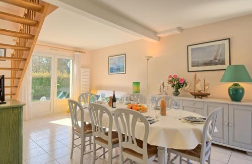 La Turballe House | Holiday Home Les Chênes Verts by Interhome