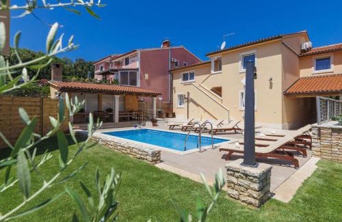 Stinjan House | Holiday Home Licardo by Interhome