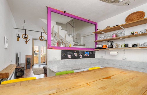 Murta Maria House | Holiday Home Luca House with Open Terrace & Wi-Fi
