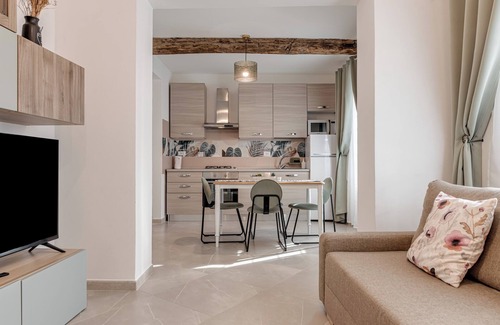 Luco di Mugello House | Holiday Home 'Malachite Suite' with Wi-Fi and Air Conditioning